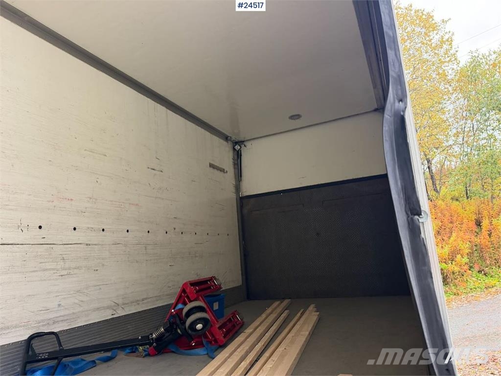 Scania P270 4x2 box truck with full side opening and tail Kylmä-/Lämpökori kuorma-autot