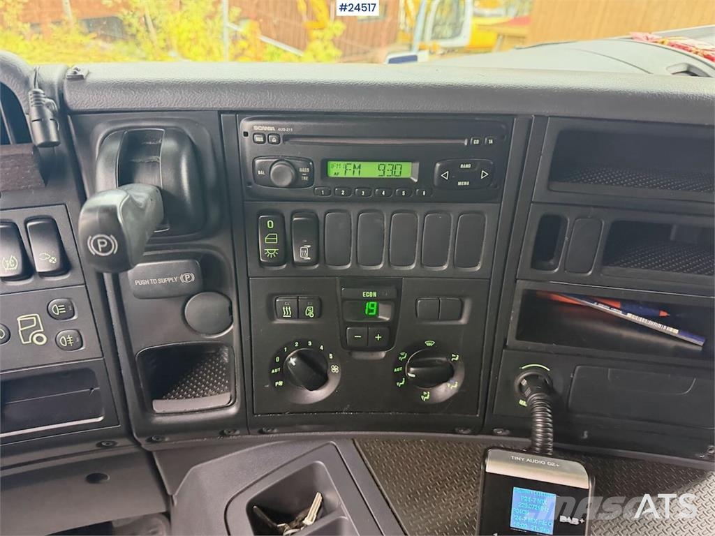 Scania P270 4x2 box truck with full side opening and tail Kylmä-/Lämpökori kuorma-autot