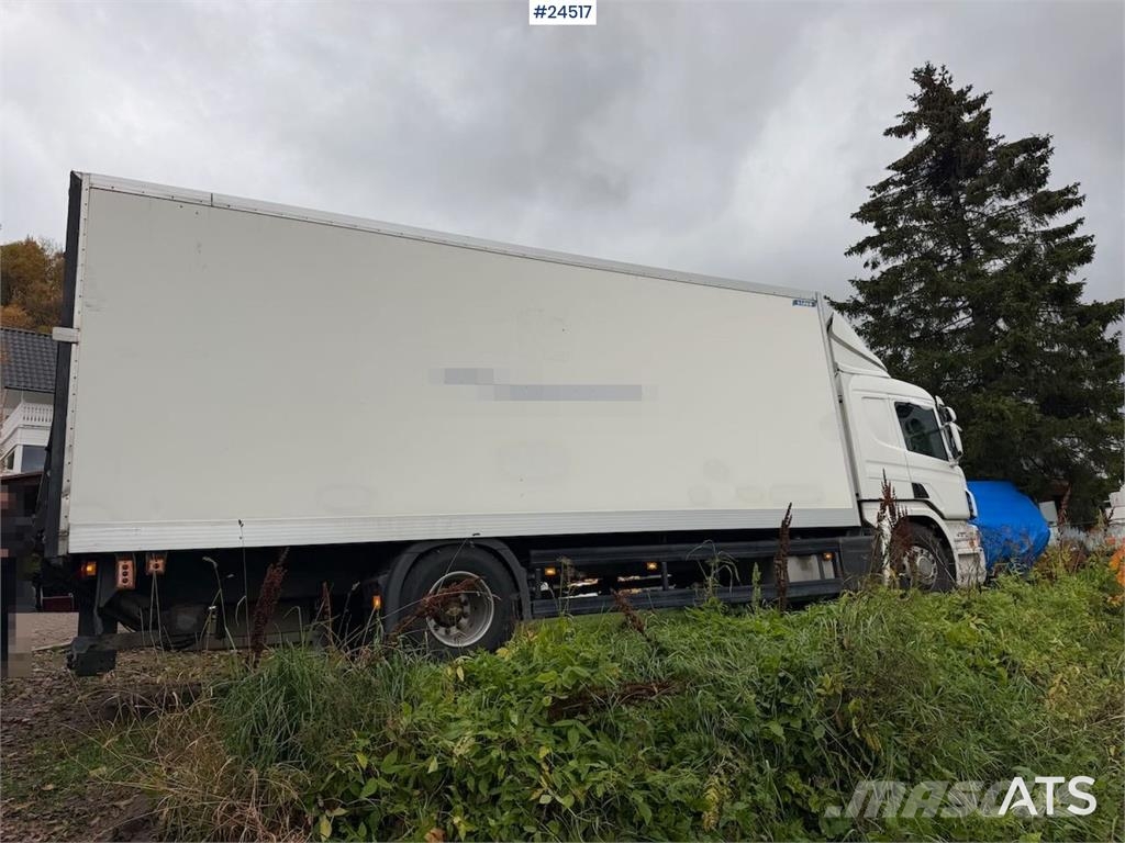 Scania P270 4x2 box truck with full side opening and tail Kylmä-/Lämpökori kuorma-autot