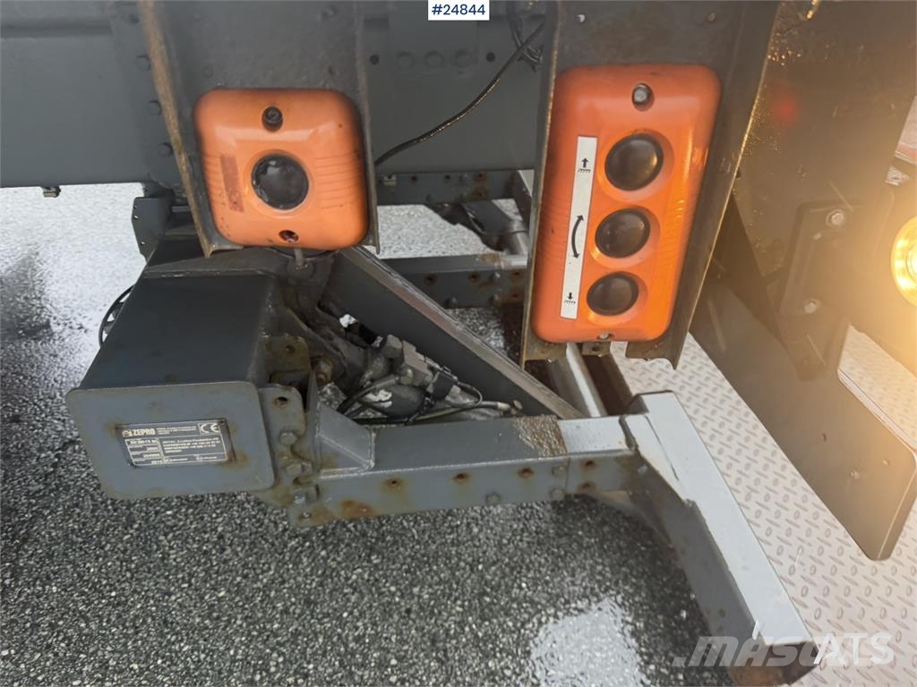 Scania P280 Box truck with full side opening and tail lif شاحنات ذات هيكل صندوقي
