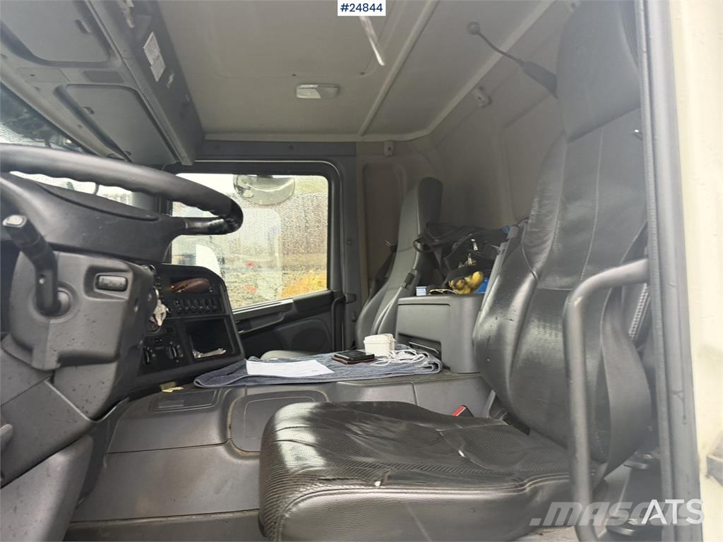 Scania P280 Box truck with full side opening and tail lif شاحنات ذات هيكل صندوقي