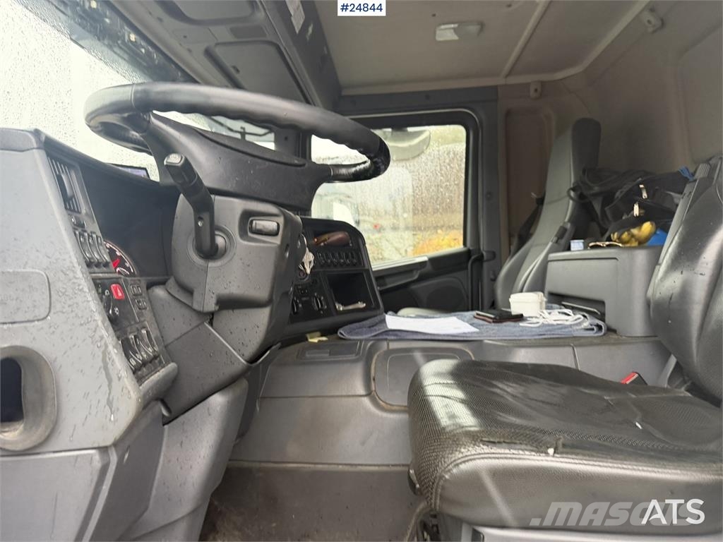 Scania P280 Box truck with full side opening and tail lif شاحنات ذات هيكل صندوقي