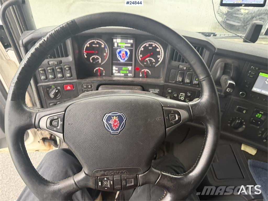 Scania P280 Box truck with full side opening and tail lif شاحنات ذات هيكل صندوقي
