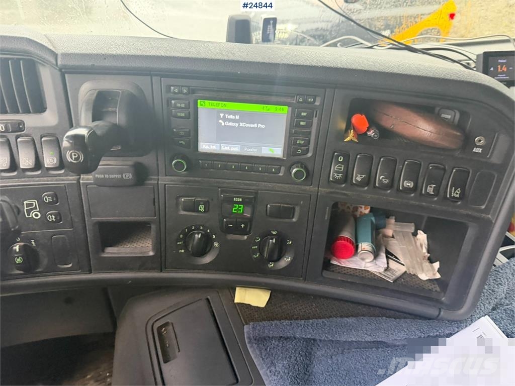 Scania P280 Box truck with full side opening and tail lif شاحنات ذات هيكل صندوقي