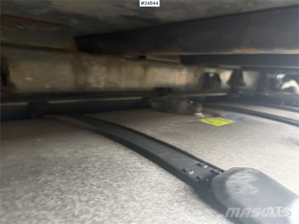 Scania P280 Box truck with full side opening and tail lif شاحنات ذات هيكل صندوقي