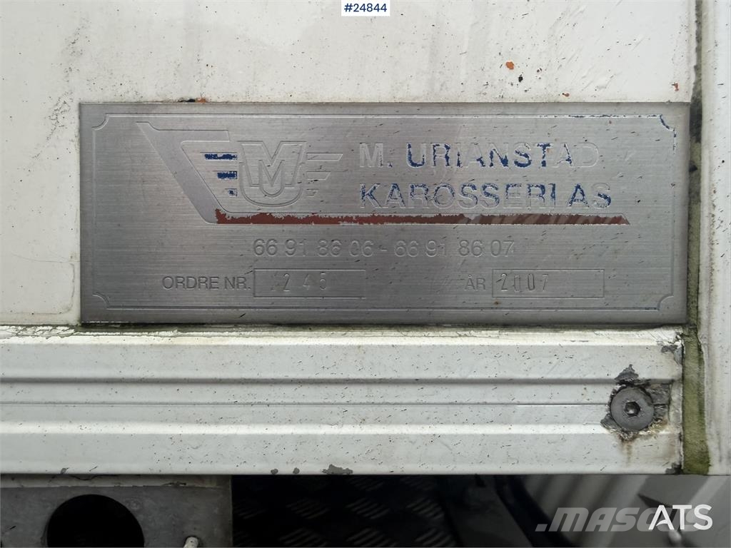 Scania P280 Box truck with full side opening and tail lif شاحنات ذات هيكل صندوقي