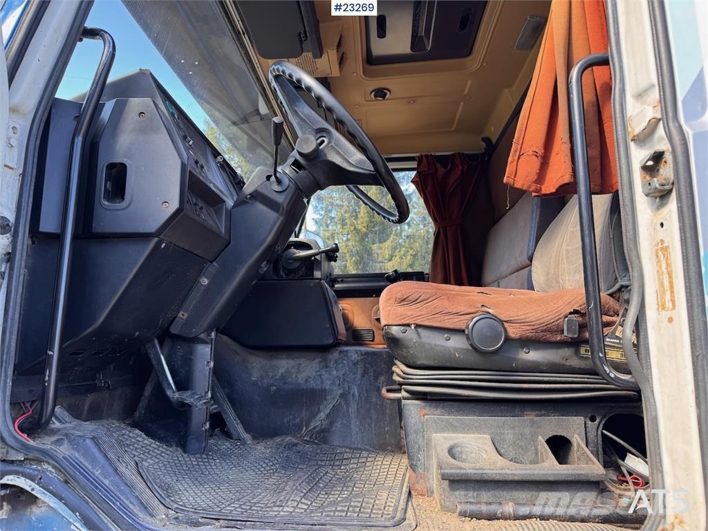 Scania R112 Truck with Crane and Saw Camiones grúa