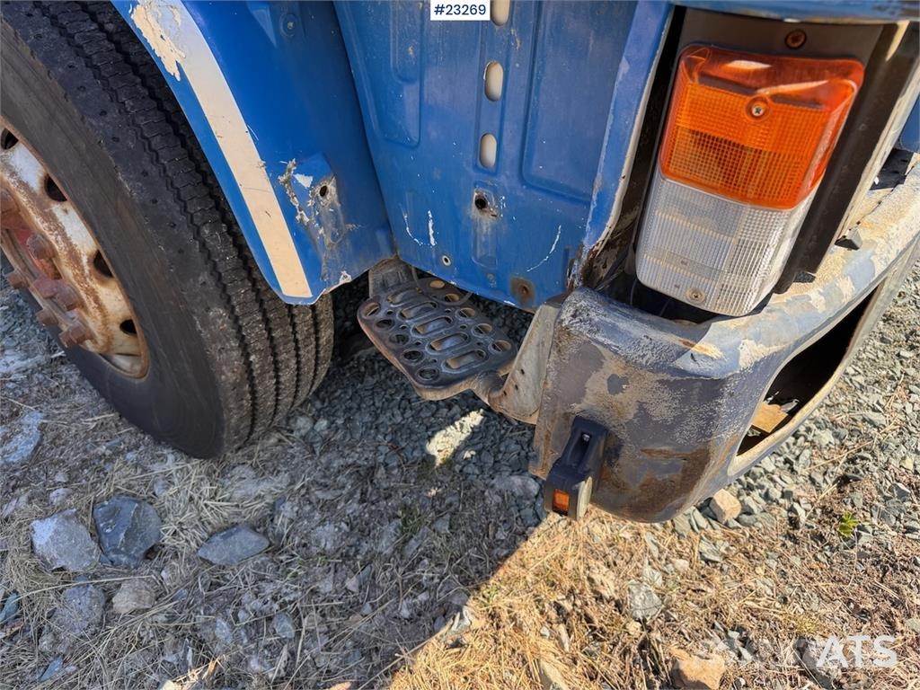 Scania R112 Truck with Crane and Saw Camiones grúa