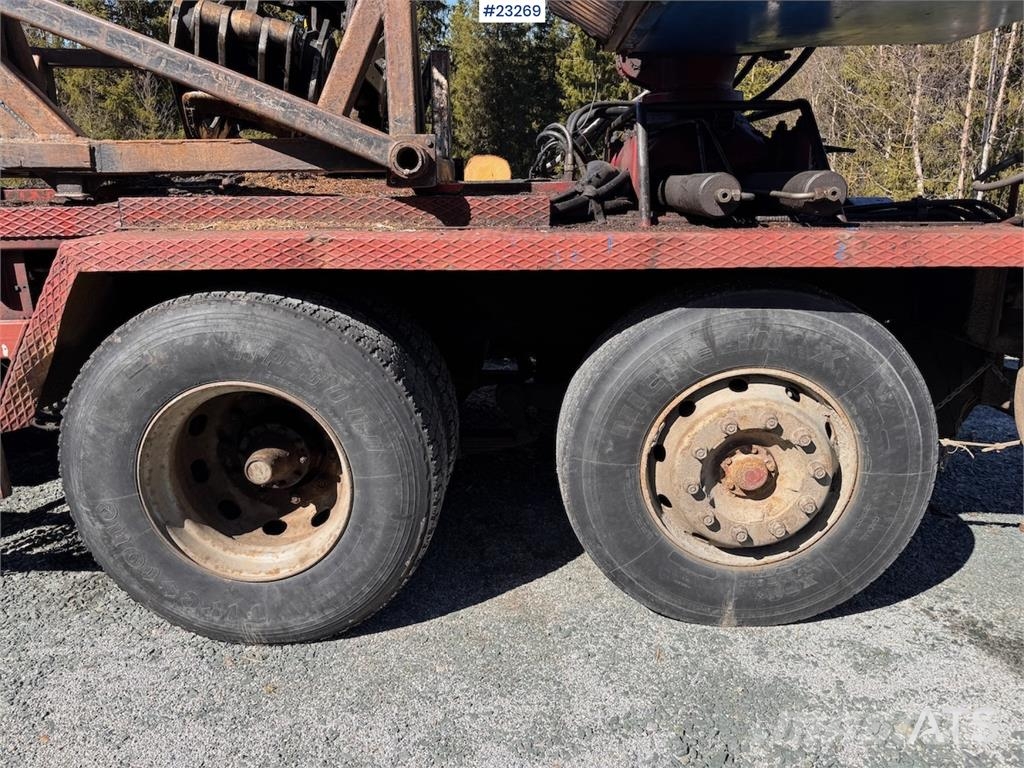 Scania R112 Truck with Crane and Saw Camiones grúa