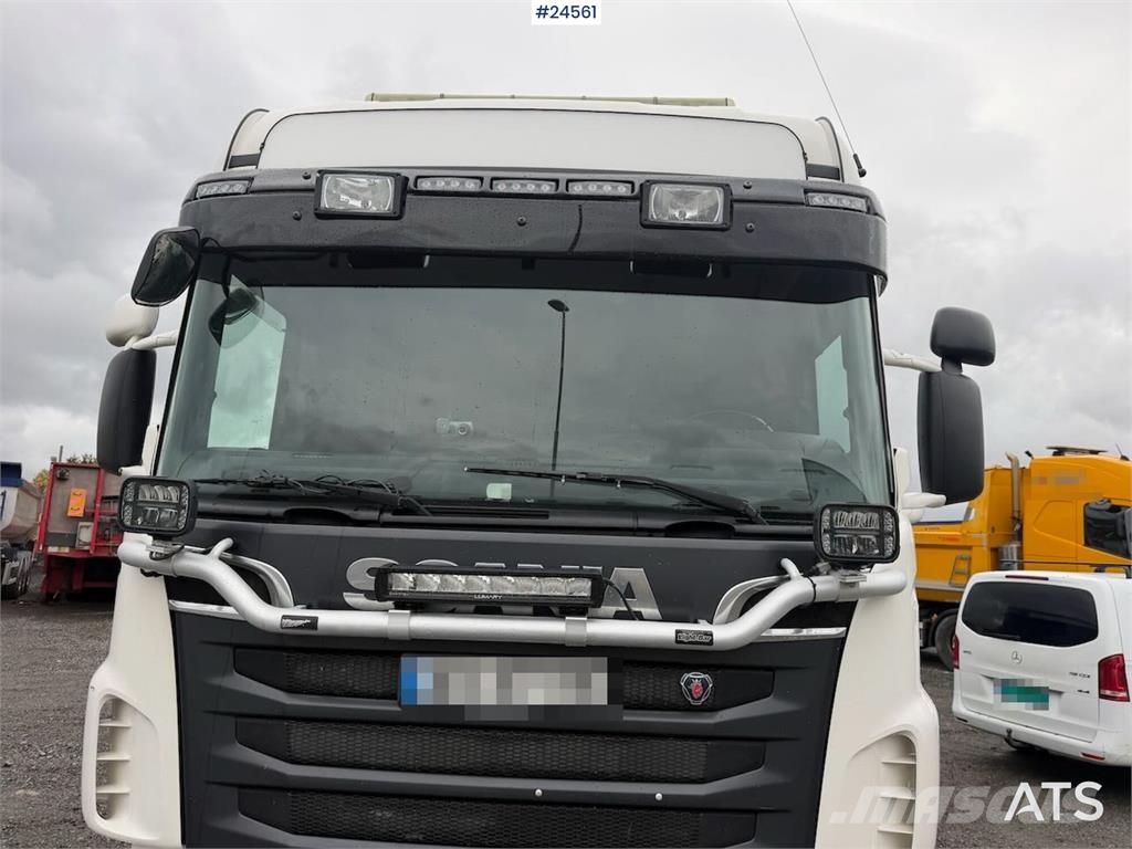Scania R560 6x2 tipper equipped for snowplowing, with und Tippbil