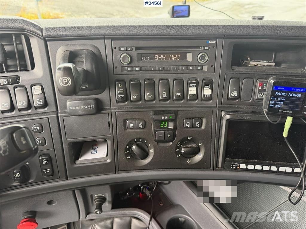 Scania R560 6x2 tipper equipped for snowplowing, with und Tippbil