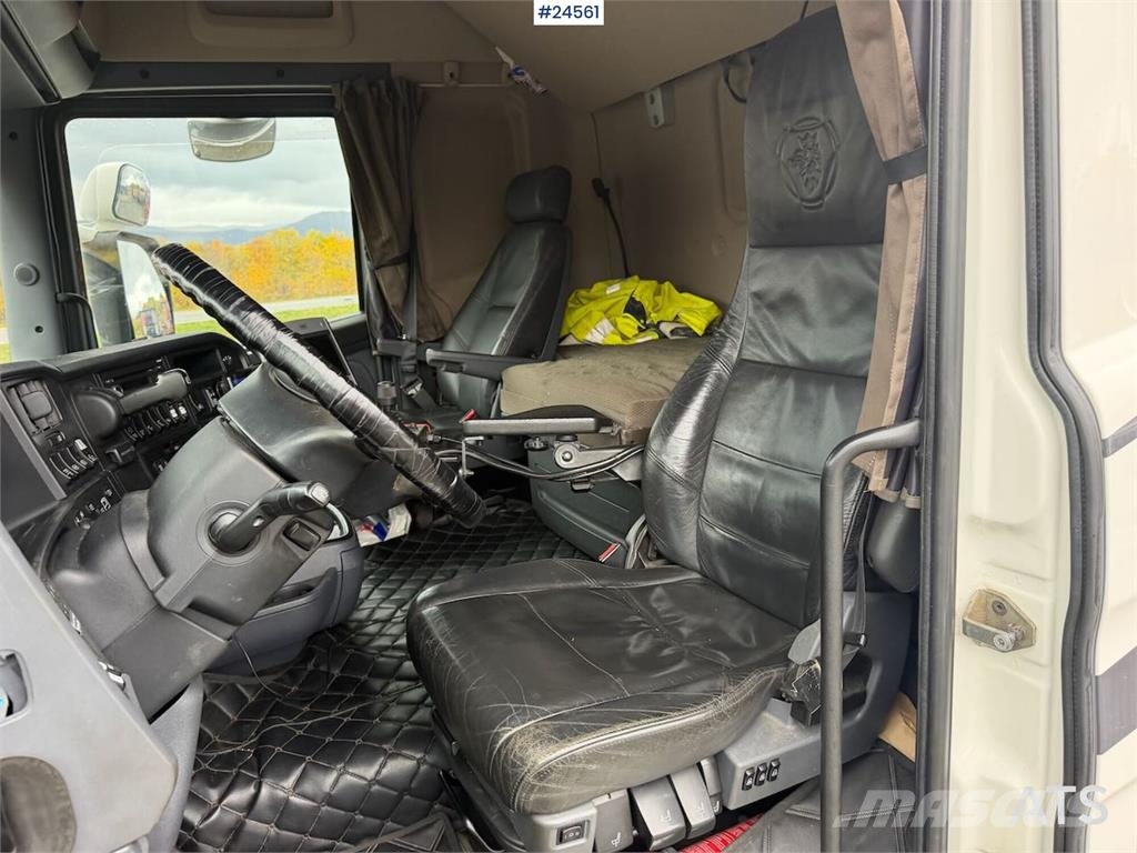 Scania R560 6x2 tipper equipped for snowplowing, with und Tippbil