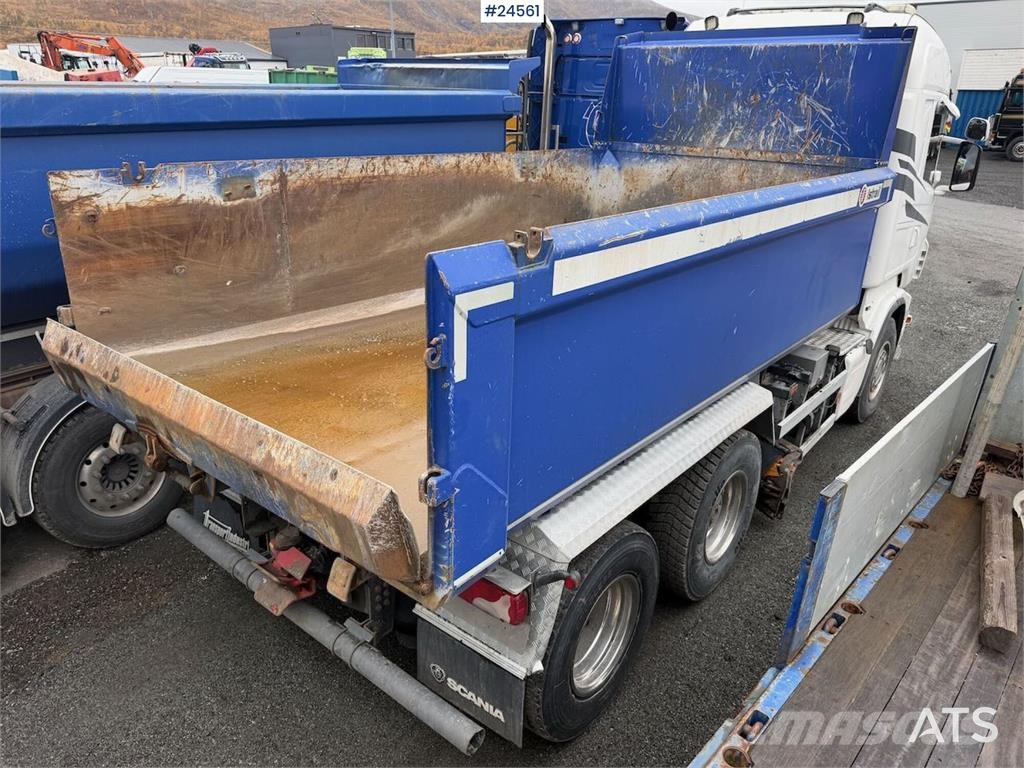 Scania R560 6x2 tipper equipped for snowplowing, with und Tippbil