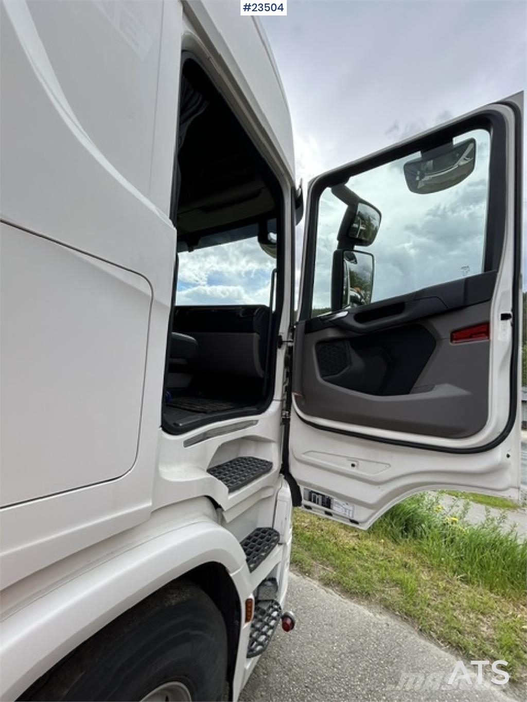Scania R580 6x2 Chassis شاحنات بمقصورة وهيكل