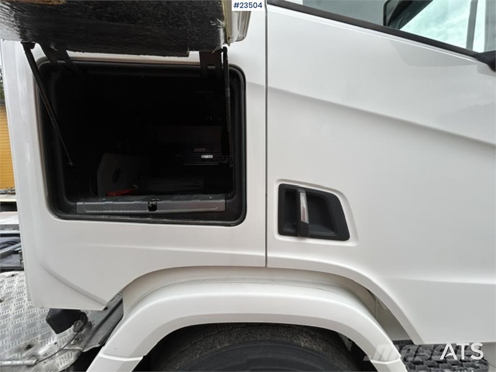 Scania R580 6x2 Chassis شاحنات بمقصورة وهيكل