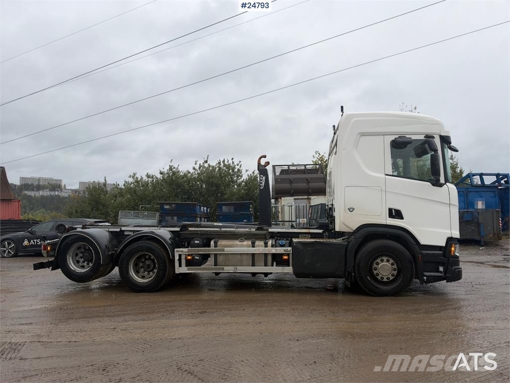 Scania R580 6x2 Hookloader – NTM bodywork アームロール