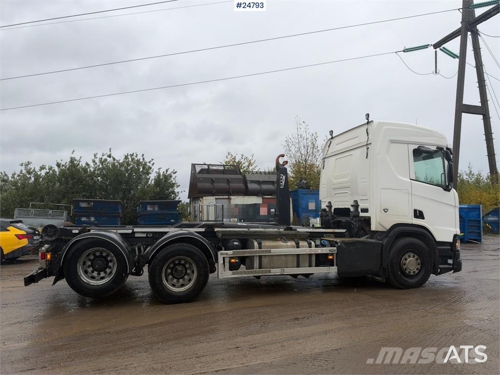 Scania R580 6x2 Hookloader – NTM bodywork アームロール