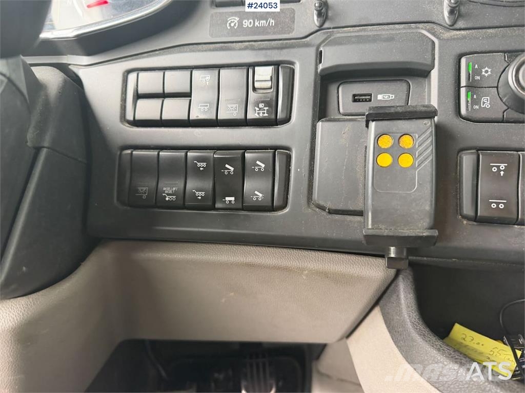 Scania R580 6x2 tractor unit w/ tipping hydraulics and ne Vetopöytäautot