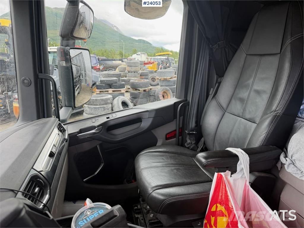 Scania R580 6x2 tractor unit w/ tipping hydraulics and ne Vetopöytäautot