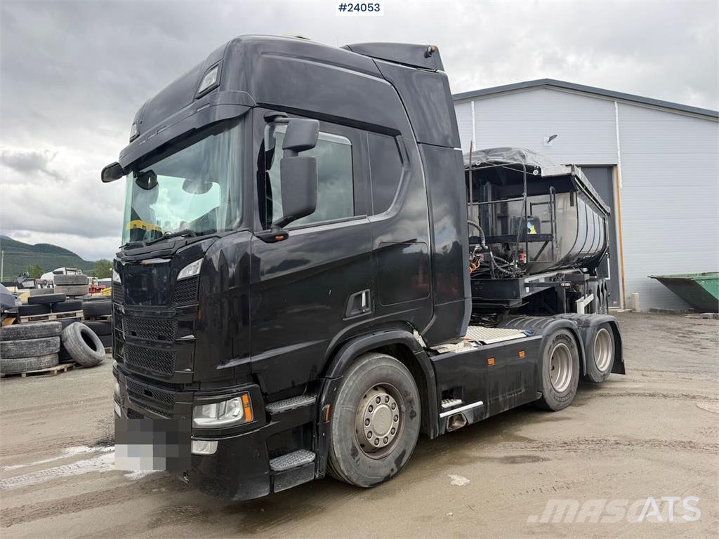 Scania R580 6x2 tractor unit w/ tipping hydraulics and ne Vetopöytäautot