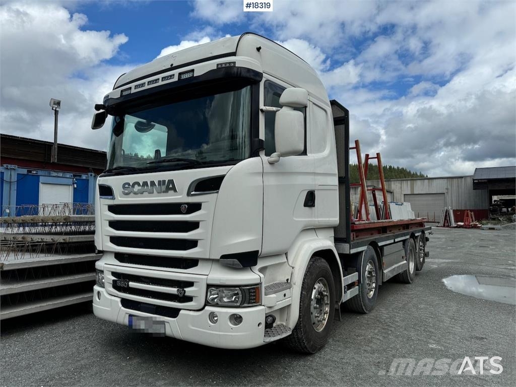 Scania R580 8x2 flatbed truck Camiones de cama baja