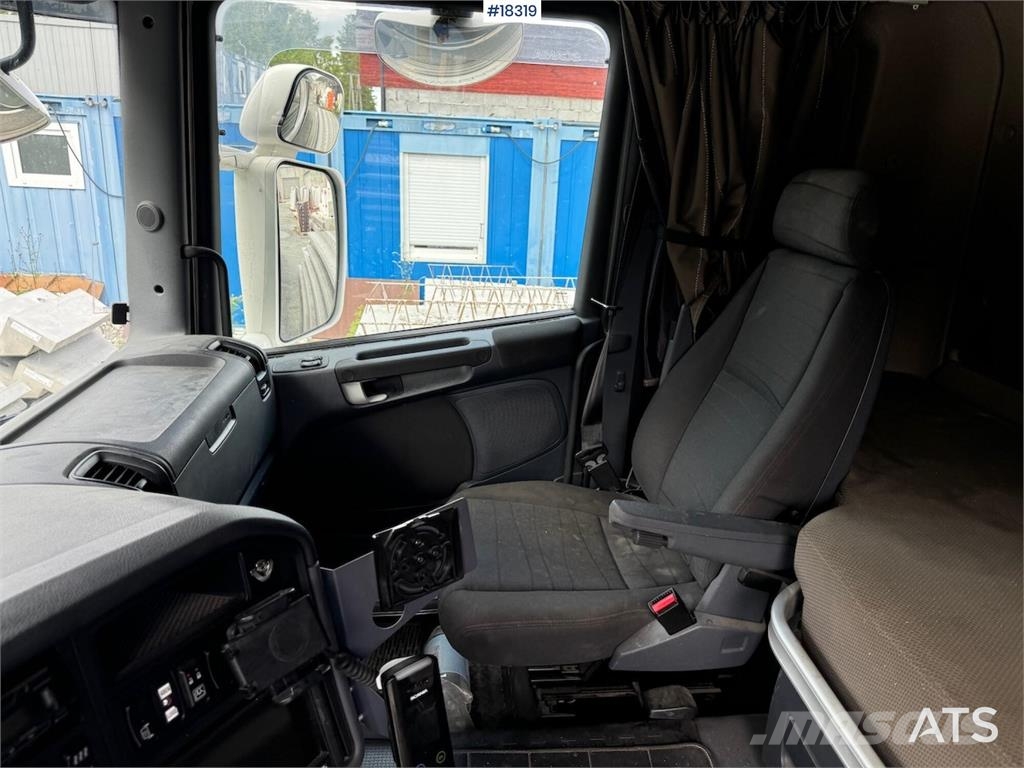 Scania R580 8x2 flatbed truck Camiones de cama baja