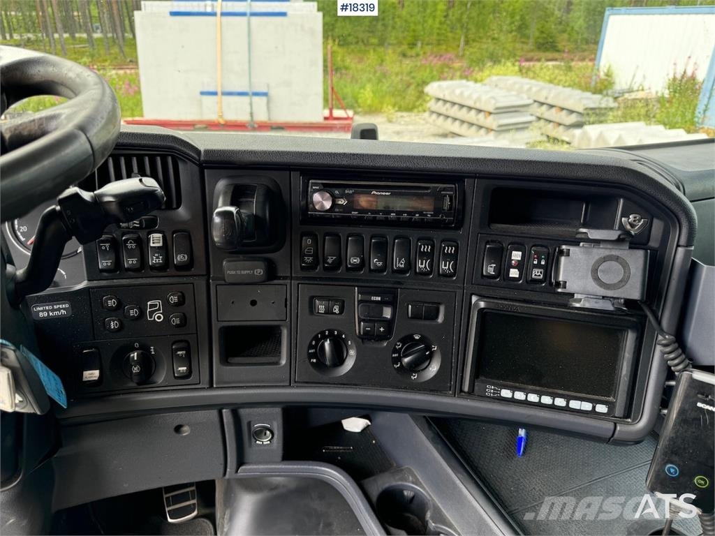 Scania R580 8x2 flatbed truck Camiones de cama baja