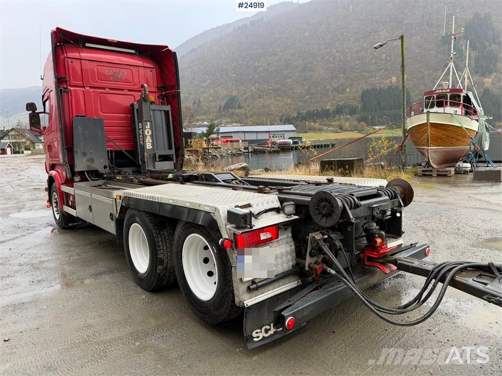 Scania R580 Hooklift truck with 20-tonne hooklift system Rol kiper kamioni sa kukom za podizanje tereta