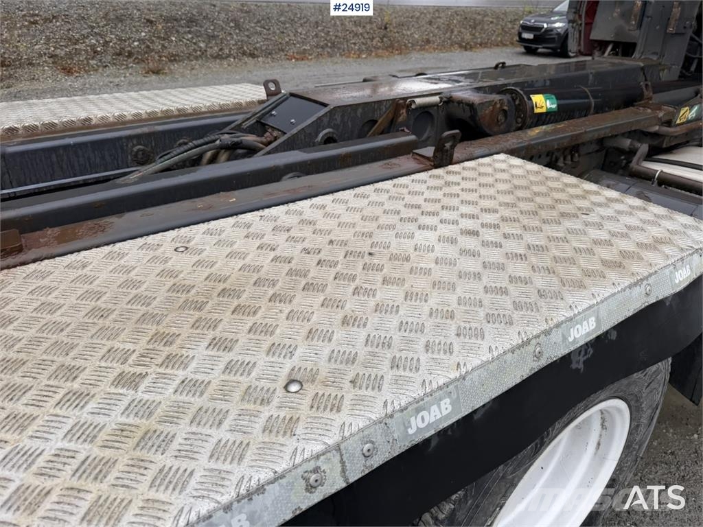 Scania R580 Hooklift truck with 20-tonne hooklift system Rol kiper kamioni sa kukom za podizanje tereta
