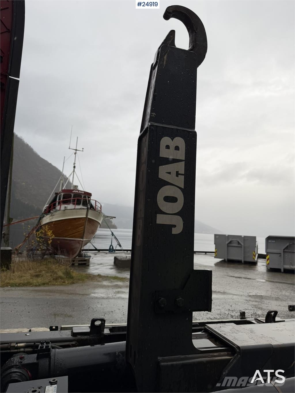 Scania R580 Hooklift truck with 20-tonne hooklift system Rol kiper kamioni sa kukom za podizanje tereta