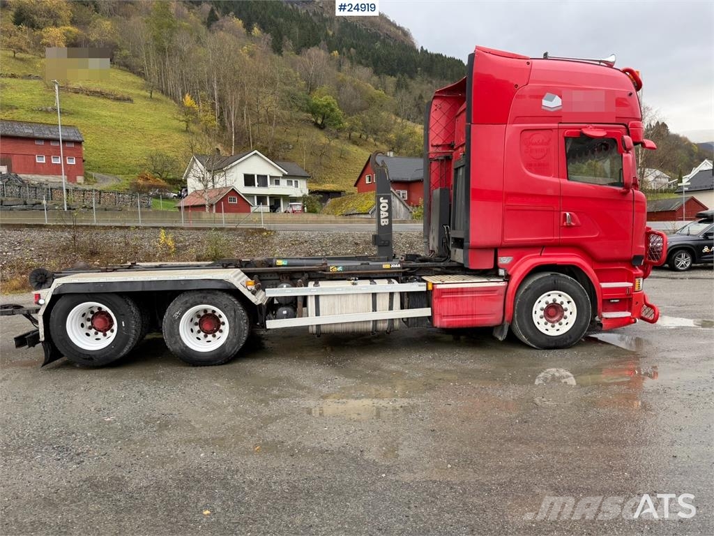 Scania R580 Hooklift truck with 20-tonne hooklift system Rol kiper kamioni sa kukom za podizanje tereta