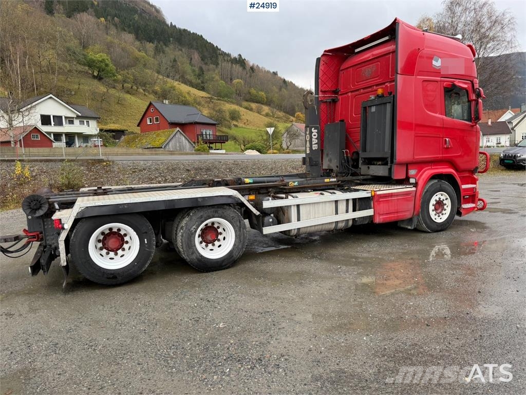 Scania R580 Hooklift truck with 20-tonne hooklift system Rol kiper kamioni sa kukom za podizanje tereta