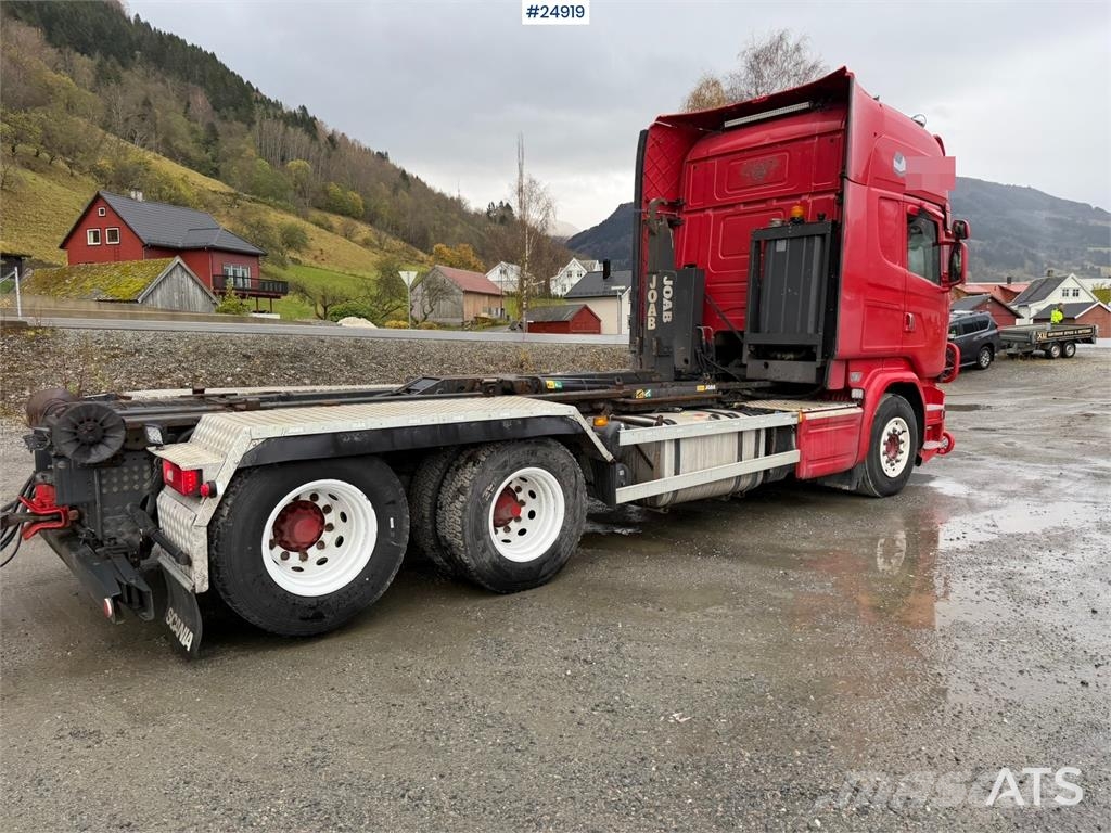 Scania R580 Hooklift truck with 20-tonne hooklift system Rol kiper kamioni sa kukom za podizanje tereta