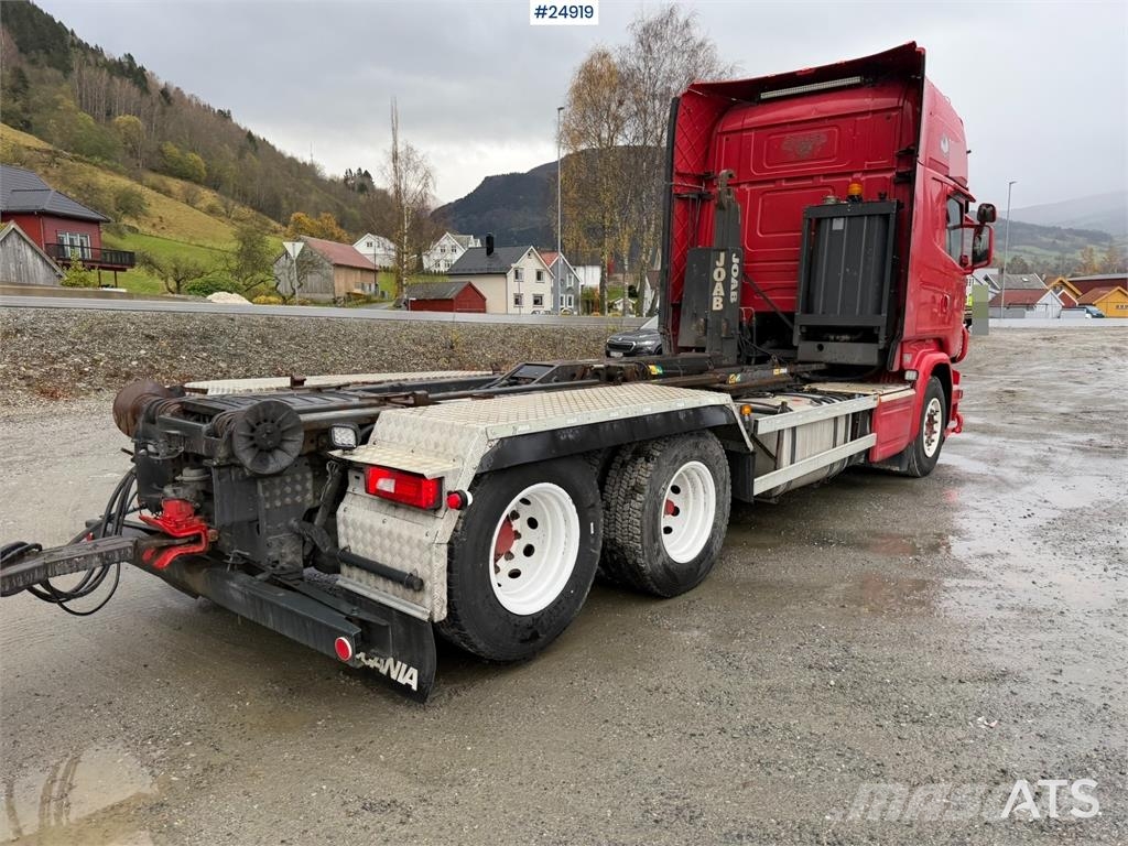 Scania R580 Hooklift truck with 20-tonne hooklift system Rol kiper kamioni sa kukom za podizanje tereta