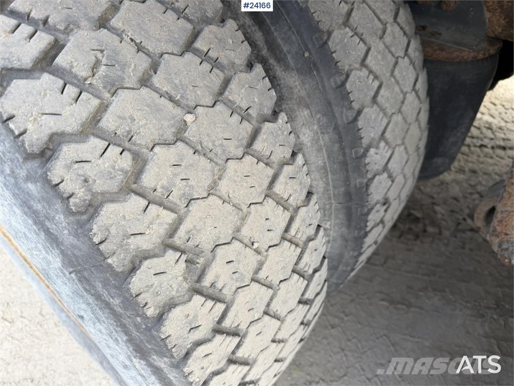 Scania R580 tanker truck repair object with a 3-compartme Camiones cisterna