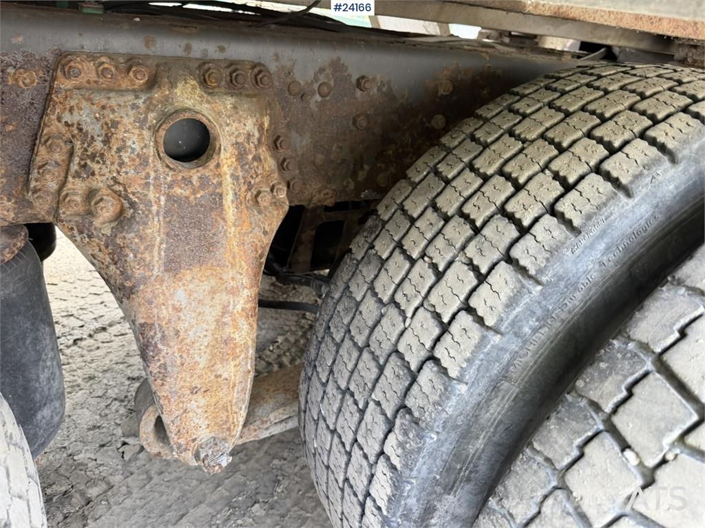 Scania R580 tanker truck repair object with a 3-compartme Camiones cisterna