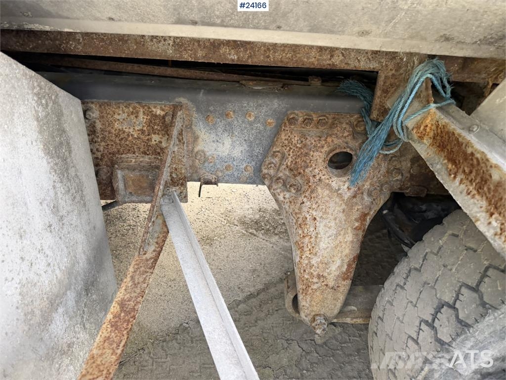 Scania R580 tanker truck repair object with a 3-compartme Camiones cisterna