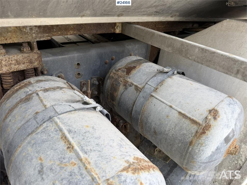 Scania R580 tanker truck repair object with a 3-compartme Camiones cisterna