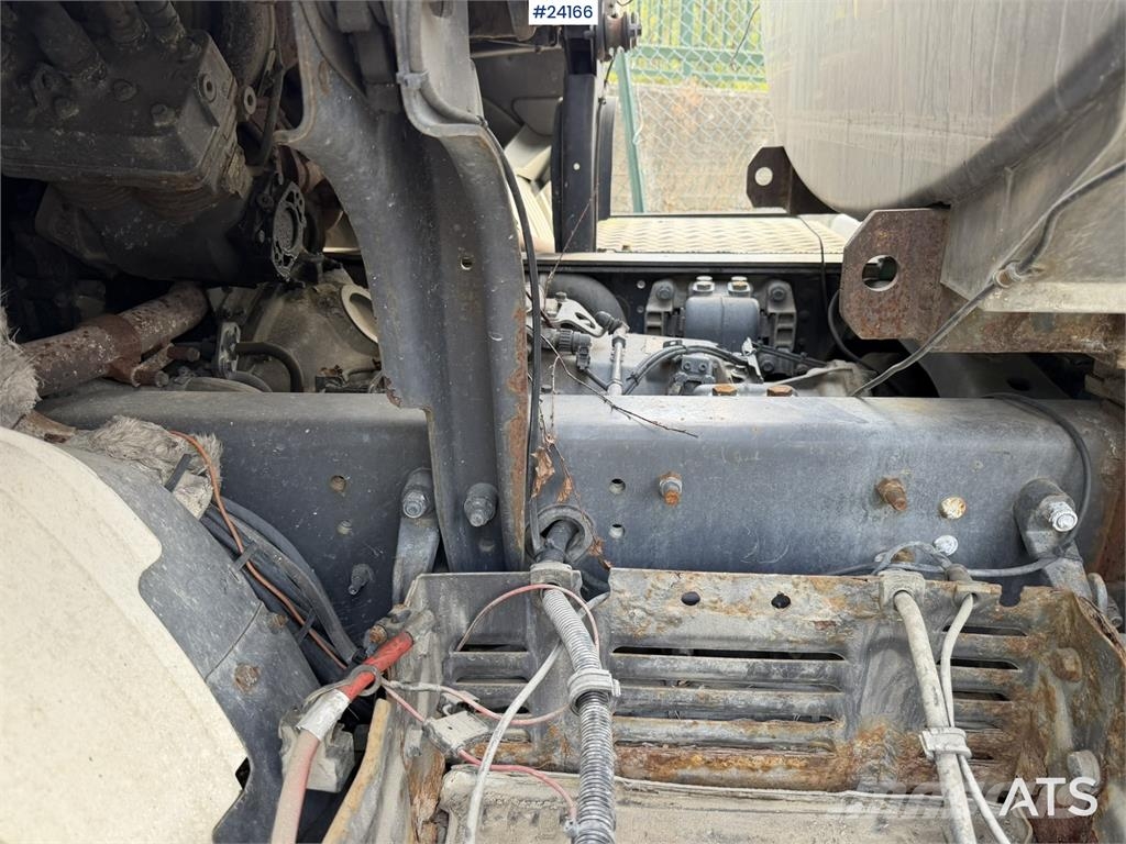 Scania R580 tanker truck repair object with a 3-compartme Camiones cisterna