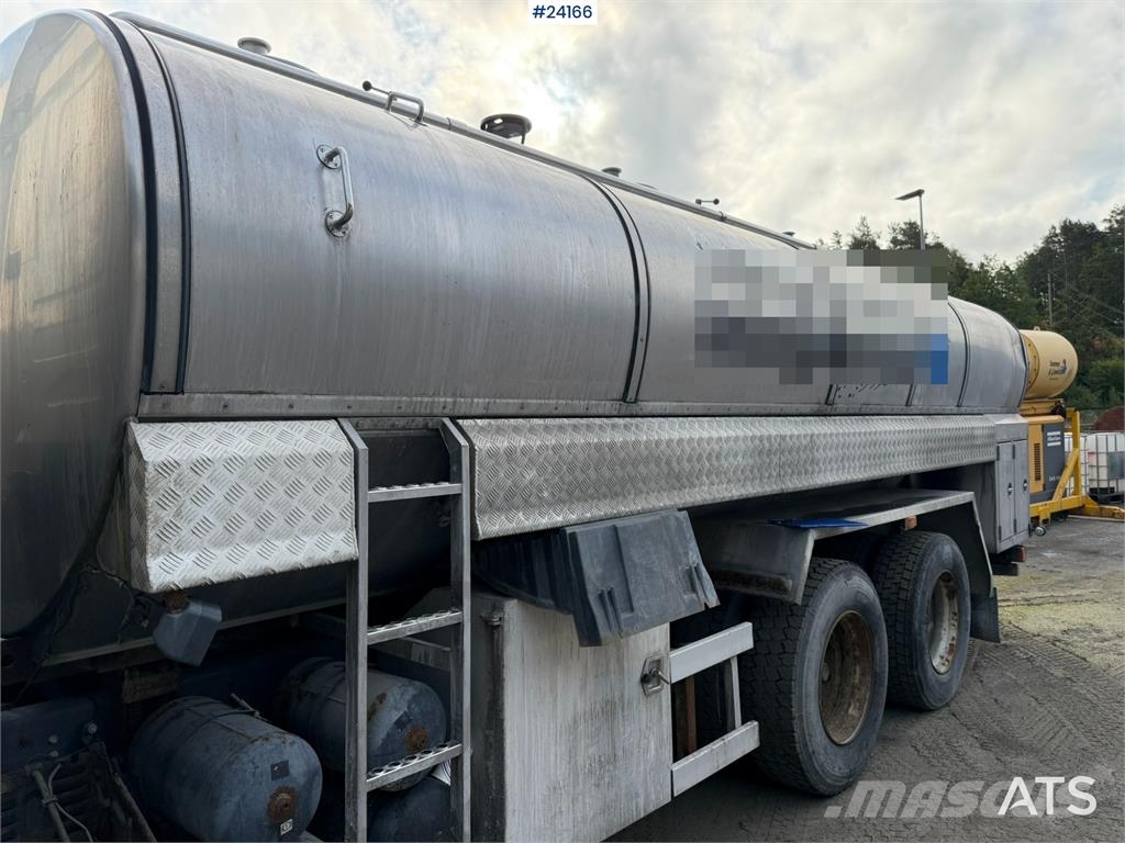 Scania R580 tanker truck repair object with a 3-compartme Camiones cisterna