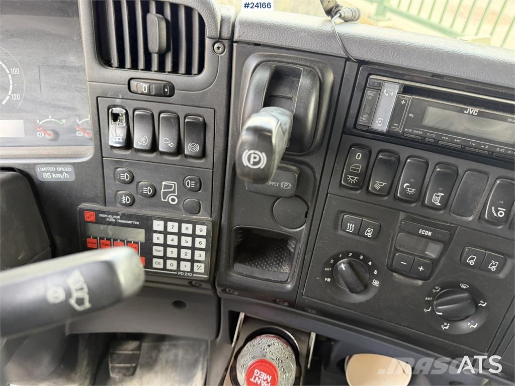 Scania R580 tanker truck repair object with a 3-compartme Camiones cisterna