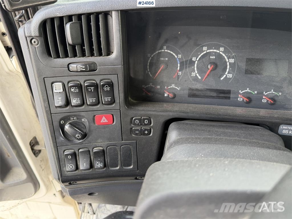 Scania R580 tanker truck repair object with a 3-compartme Camiones cisterna