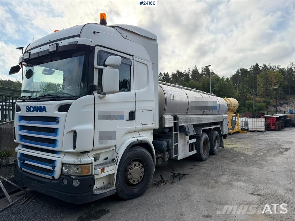 Scania R580 tanker truck repair object with a 3-compartme Camiones cisterna