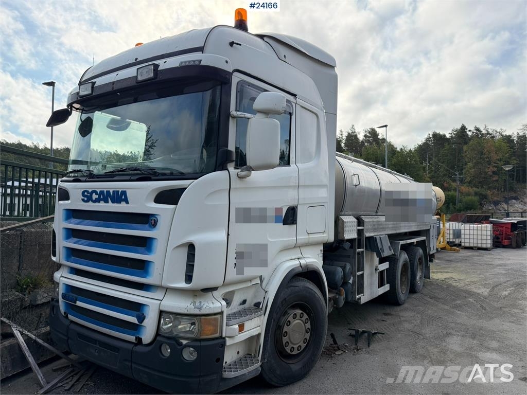 Scania R580 tanker truck repair object with a 3-compartme Camiones cisterna
