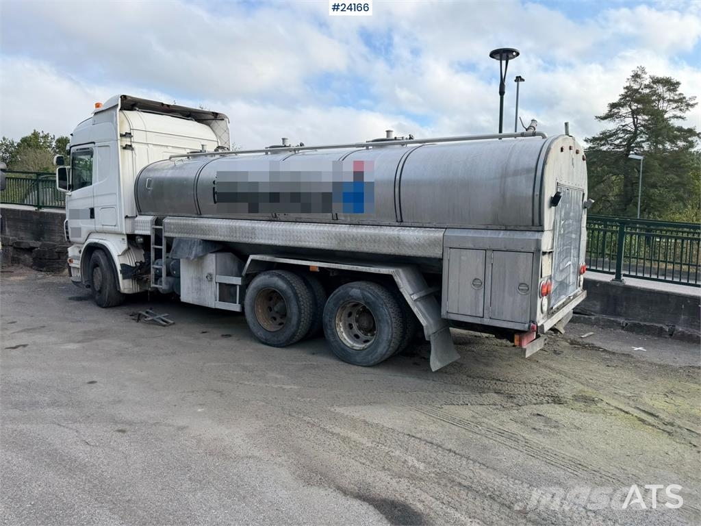 Scania R580 tanker truck repair object with a 3-compartme Camiones cisterna