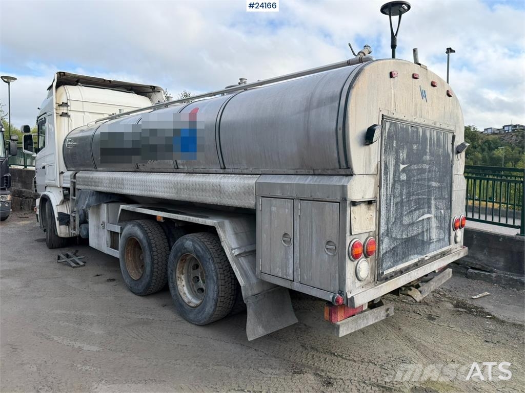 Scania R580 tanker truck repair object with a 3-compartme Camiones cisterna