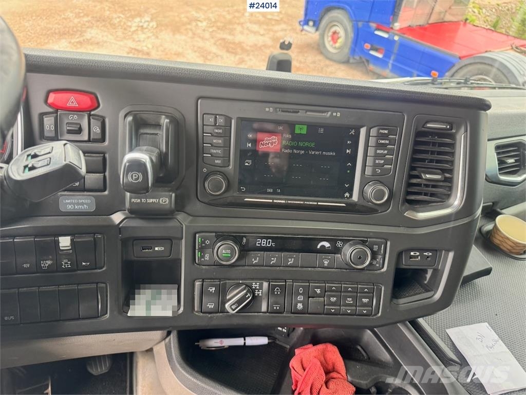 Scania R650 6x4 Tractor Unit with Maur Tipping Semi-Trail Vetopöytäautot