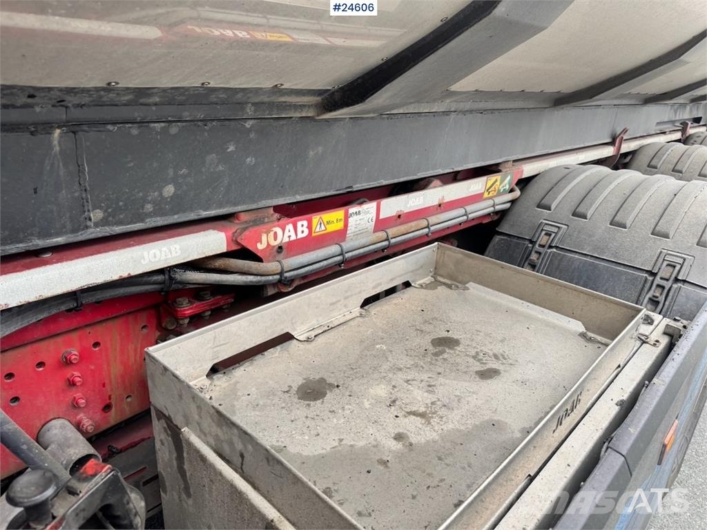 Scania R650 Tridem Hooklift Truck – Equipped for Snow Plo Rol kiper kamioni sa kukom za podizanje tereta