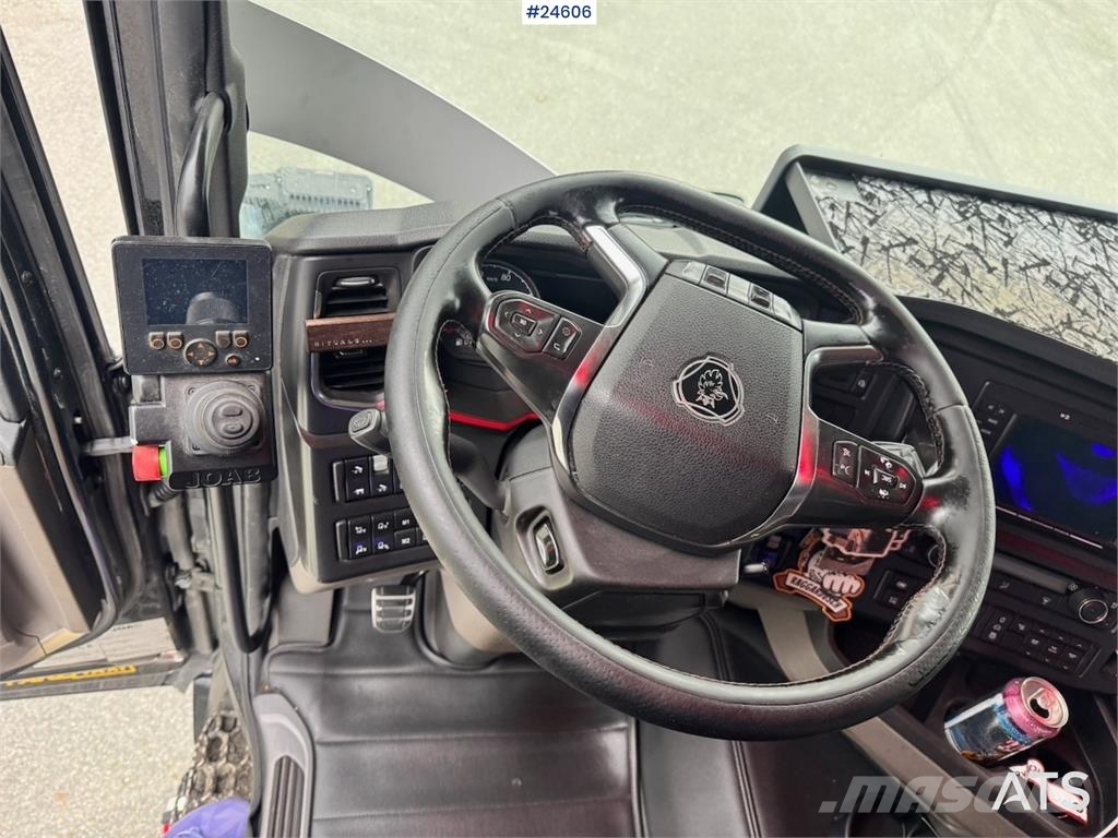 Scania R650 Tridem Hooklift Truck – Equipped for Snow Plo Rol kiper kamioni sa kukom za podizanje tereta