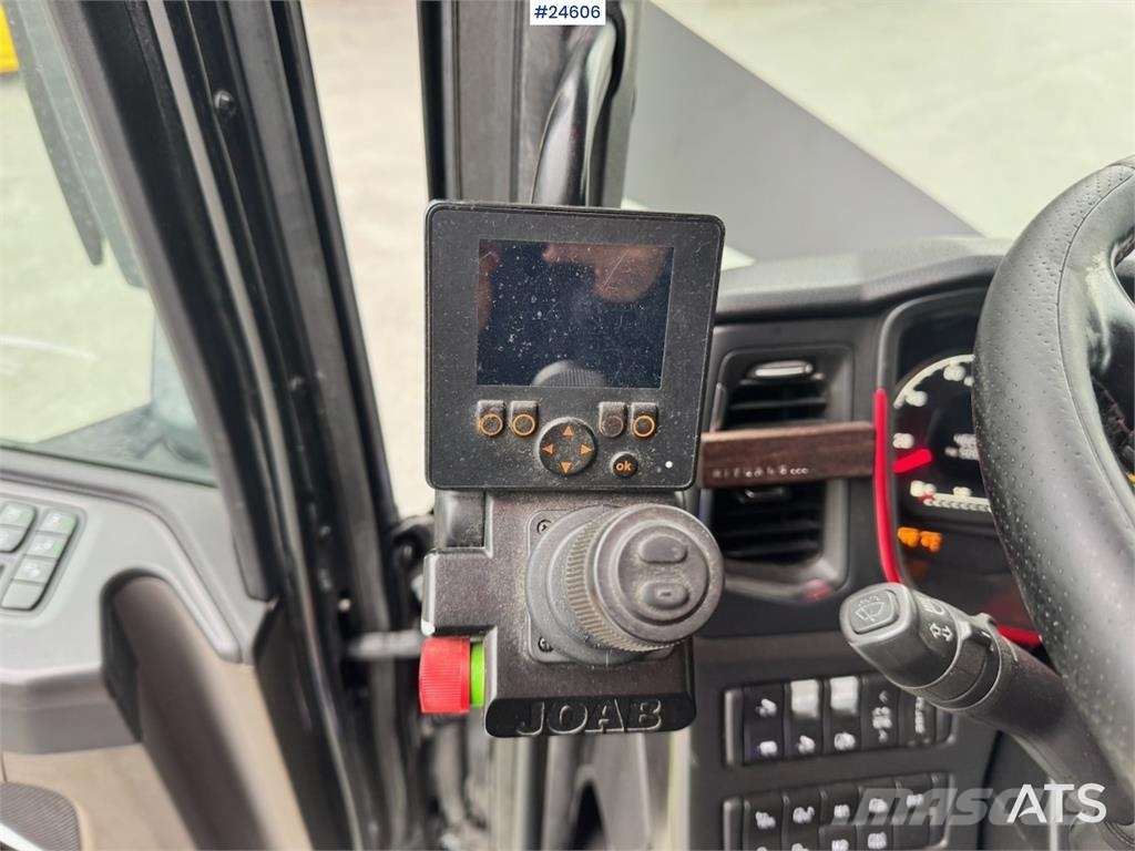Scania R650 Tridem Hooklift Truck – Equipped for Snow Plo Rol kiper kamioni sa kukom za podizanje tereta